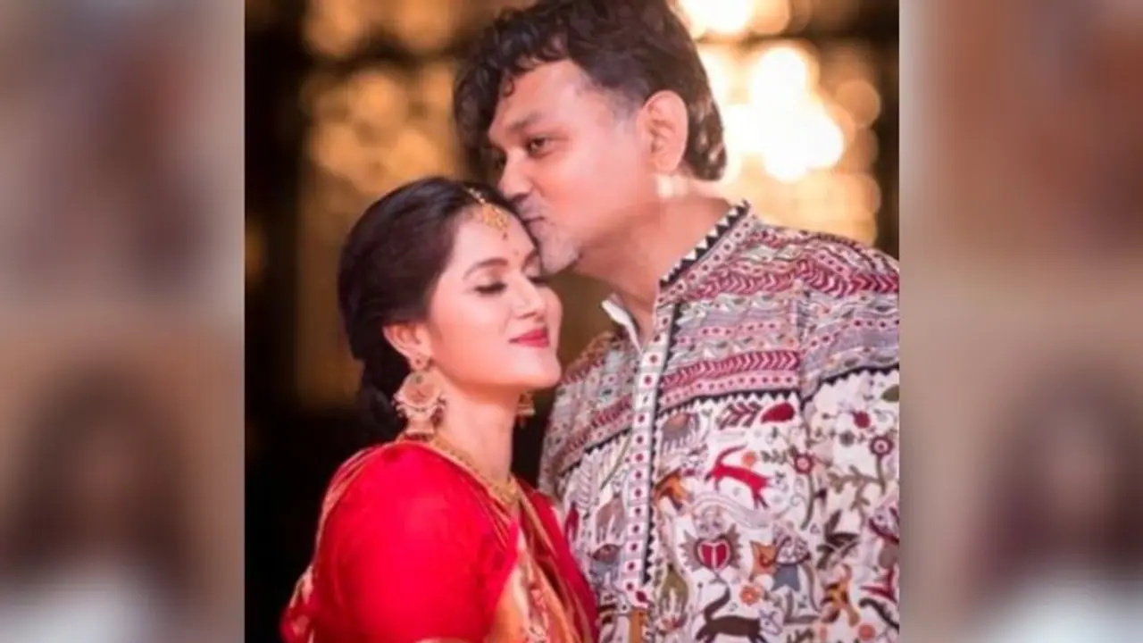 ৪৩ শে সৃজিত, প্রথম জন্মদিনে কাছে থেকেও বরকে পেলেন না মিথিলা, কোথায় উড়ে গেলেন 'মুখার্জিবাবু' ৪৩ শে সৃজিত, প্রথম জন্মদিনে কাছে থেকেও বরকে পেলেন না মিথিলা, কোথায় উড়ে গেলেন 'মুখার্জিবাবু'