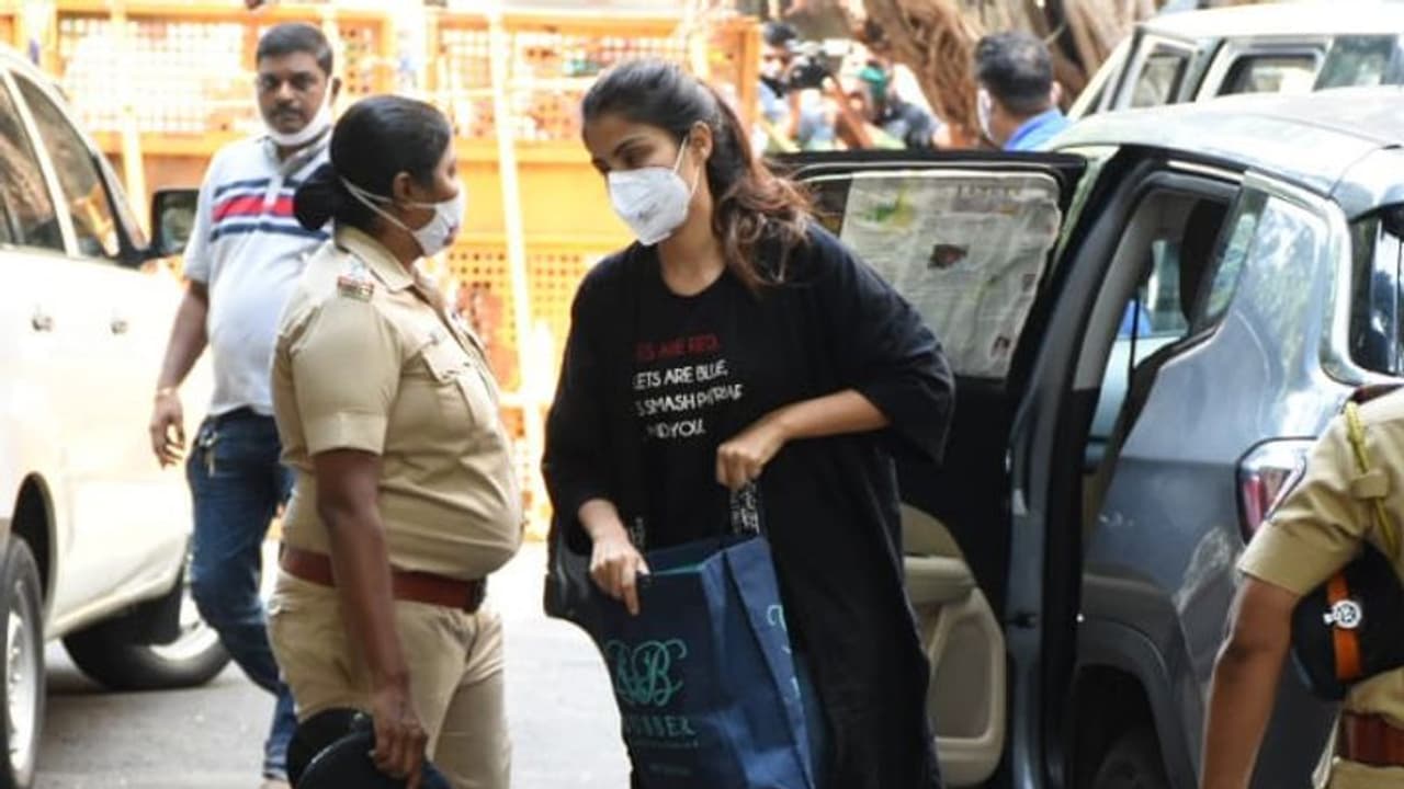 ভার্চুয়াল শুনানিতে এনসিবি র 'ভালোমানুষি', রিয়াকে পাঠানো হল বিচার বিভাগীয় হেফাজতে