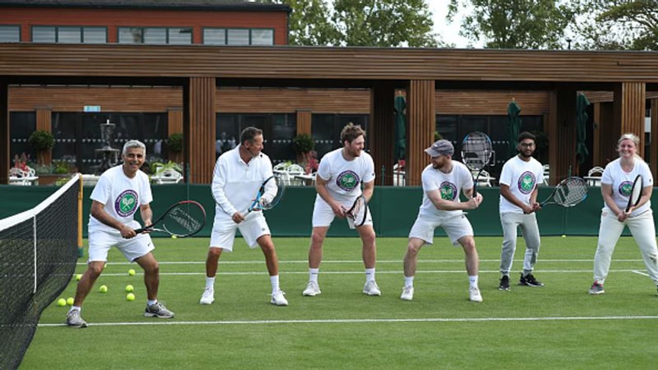 Covid heroes invited to play on Wimbledon tennis courts as London thanks key workers Covid heroes invited to play on Wimbledon tennis courts as London thanks key workers
