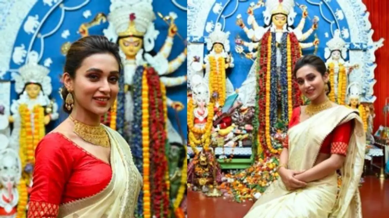 পুজোর অ্যান্থেম নিয়ে মিমি, ফ্যাশনের অন্দরমহলে টলি ডিভা পুজোর অ্যান্থেম নিয়ে মিমি, ফ্যাশনের অন্দরমহলে টলি ডিভা