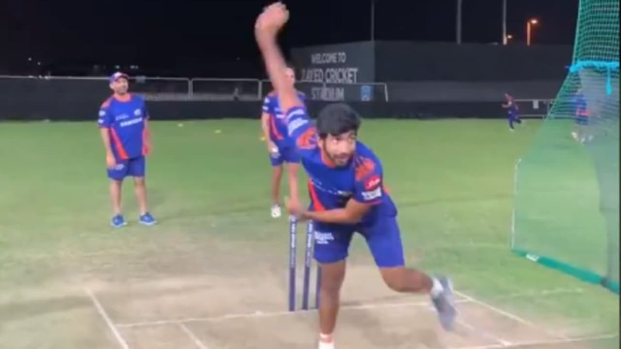 ആരാധകരുടെ തര്ക്കം അവസാനിപ്പിച്ച് മുംബൈ; ബുമ്ര അനുകരിച്ച ആറ് ബൗളര്മാര് ഇവരാണ് ആരാധകരുടെ തര്ക്കം അവസാനിപ്പിച്ച് മുംബൈ; ബുമ്ര അനുകരിച്ച ആറ് ബൗളര്മാര് ഇവരാണ്