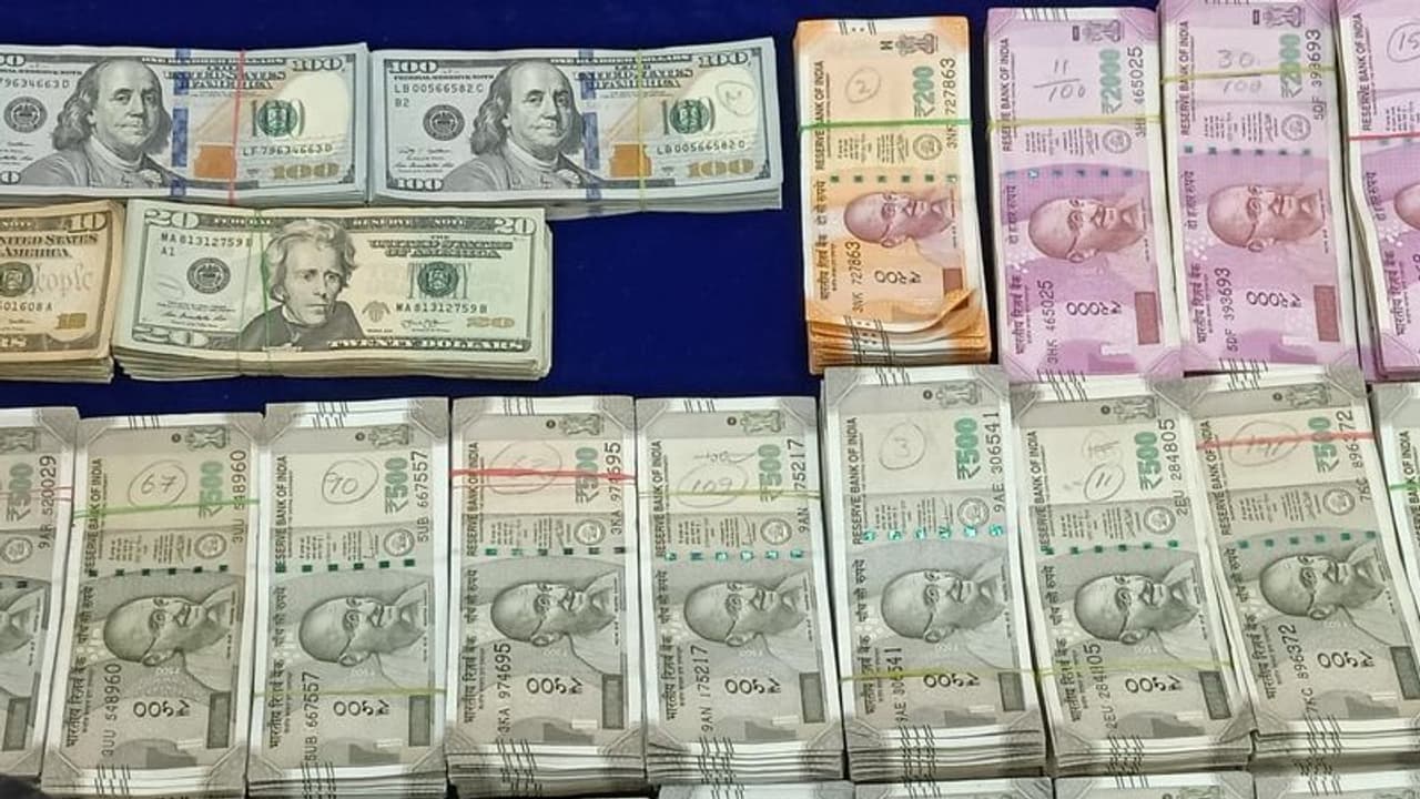 दिल्ली के स्वास्थ्य मंत्री सत्येंद्र जैन की कौन कौन कंपनियां हैं ईडी की रडार पर, जानिए क्या होता है हवाला? दिल्ली के स्वास्थ्य मंत्री सत्येंद्र जैन की कौन कौन कंपनियां हैं ईडी की रडार पर, जानिए क्या होता है हवाला?