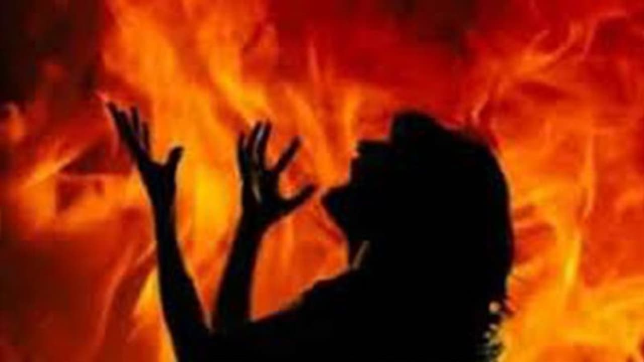 ప్రేమోన్మాదానికి మరో యువతి బలి