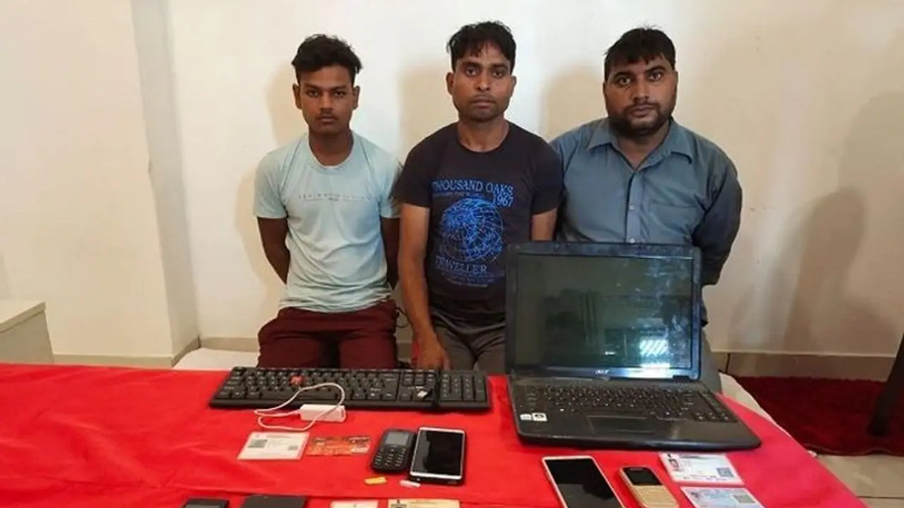 10 वीं पास लड़के खेत में बैठकर MBA वालों को बना देते थे बेवकूफ, चुटकियों कमा लेते थे करोड़ों रुपए 10 वीं पास लड़के खेत में बैठकर MBA वालों को बना देते थे बेवकूफ, चुटकियों कमा लेते थे करोड़ों रुपए