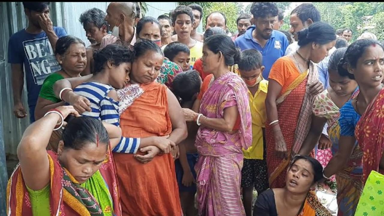 নেশার ঘোরে রক্তারক্তি কাণ্ড, মেয়ের সামনে স্ত্রীকে 'পিটিয়ে খুন' মদ্যপ স্বামীর নেশার ঘোরে রক্তারক্তি কাণ্ড, মেয়ের সামনে স্ত্রীকে 'পিটিয়ে খুন' মদ্যপ স্বামীর