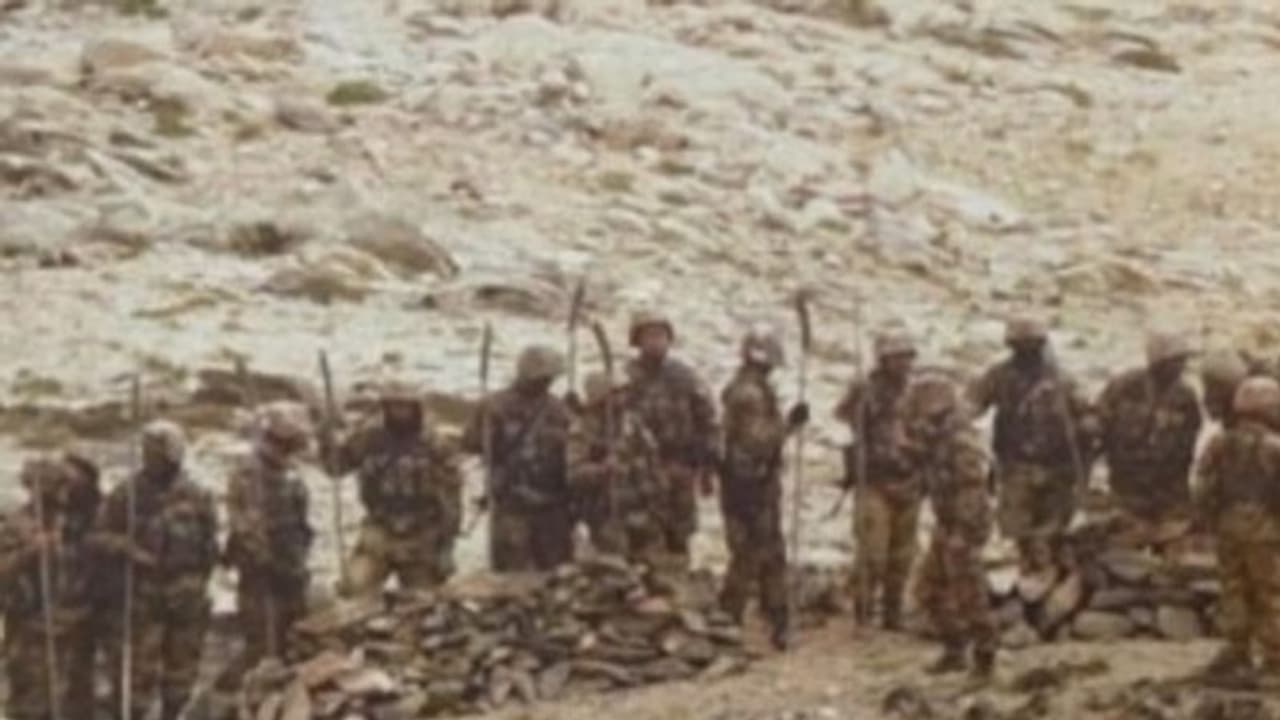 New Year पर China की गीदड़ भभकी, PLA ने ली शपथ Galwan Valley की एक इंच जमीन नहीं देंगे New Year पर China की गीदड़ भभकी, PLA ने ली शपथ Galwan Valley की एक इंच जमीन नहीं देंगे