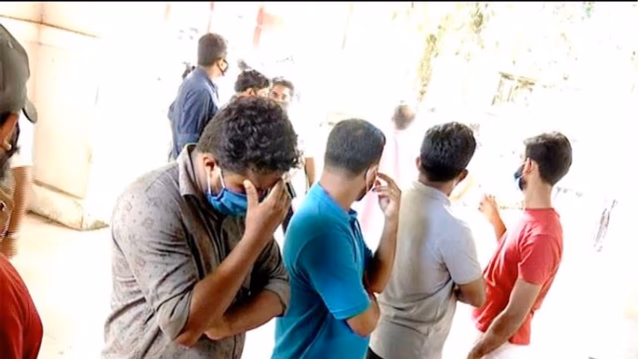 കരിപ്പൂരിലെ സ്വർണ്ണക്കടത്തിന് സഹായിച്ചവരെല്ലാം ഒരു ഏജൻസിയിലെ ജീവനക്കാർ കരിപ്പൂരിലെ സ്വർണ്ണക്കടത്തിന് സഹായിച്ചവരെല്ലാം ഒരു ഏജൻസിയിലെ ജീവനക്കാർ