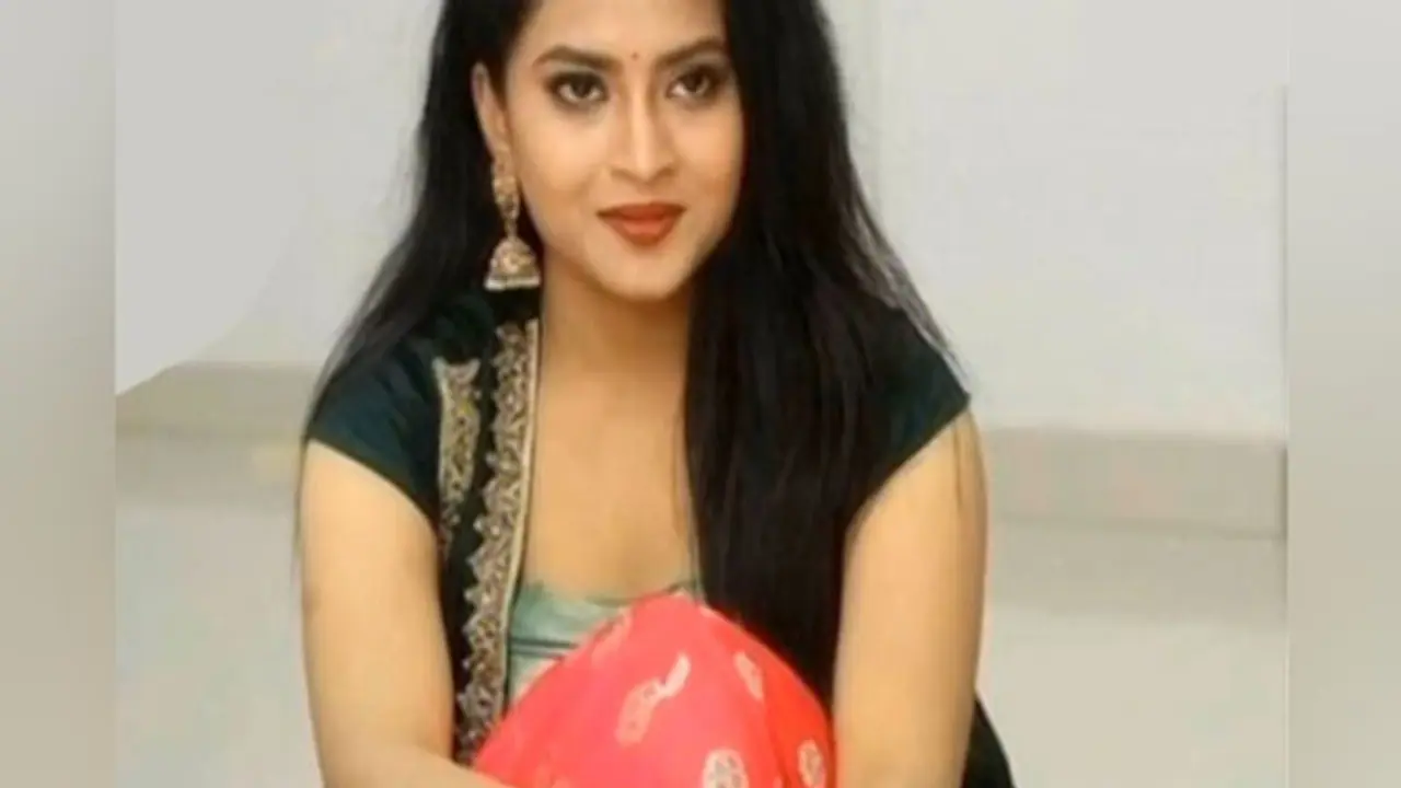 మరో ట్విస్ట్: దేవరాజు తల్లితో శ్రావణి మాట్లాడిన ఆడియో లీక్ మరో ట్విస్ట్: దేవరాజు తల్లితో శ్రావణి మాట్లాడిన ఆడియో లీక్