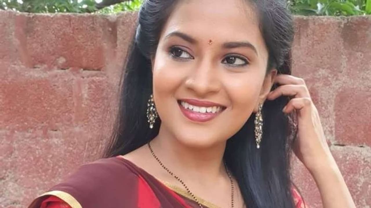 మౌనరాగం నటి శ్రావణి ఆత్మహత్య కేసులో ట్విస్ట్: తెర మీదికి మరో వ్యక్తి మౌనరాగం నటి శ్రావణి ఆత్మహత్య కేసులో ట్విస్ట్: తెర మీదికి మరో వ్యక్తి