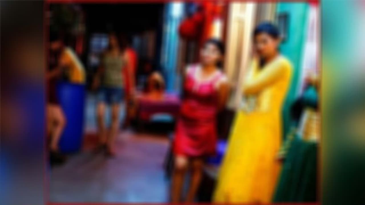 ఘజియాబాద్లో సెక్స్ రాకెట్ గుట్టురట్టు.. దంపతులు సహా 11 మంది అరెస్టు ఘజియాబాద్లో సెక్స్ రాకెట్ గుట్టురట్టు.. దంపతులు సహా 11 మంది అరెస్టు