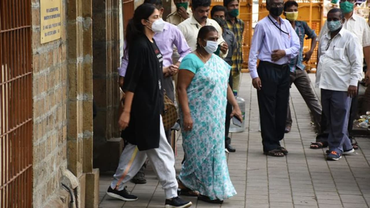 ముంబై బైకుల్లా జైలుకు రియా చక్రవర్తి: ప్రత్యేకత ఇదే ముంబై బైకుల్లా జైలుకు రియా చక్రవర్తి: ప్రత్యేకత ఇదే