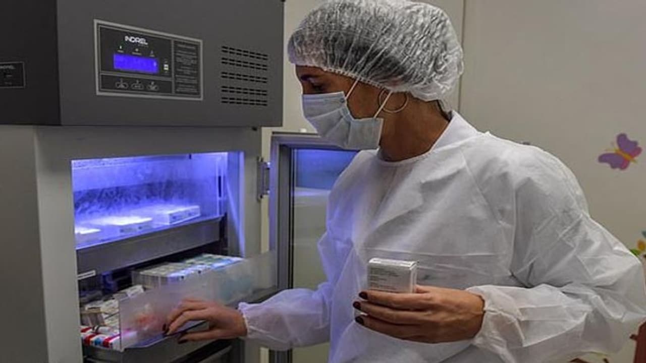 ఏపీలో సీరో సర్వే షాకింగ్ సర్వే: 19 శాతం మందికి కరోనా సోకినట్టుగా తెలియదు ఏపీలో సీరో సర్వే షాకింగ్ సర్వే: 19 శాతం మందికి కరోనా సోకినట్టుగా తెలియదు