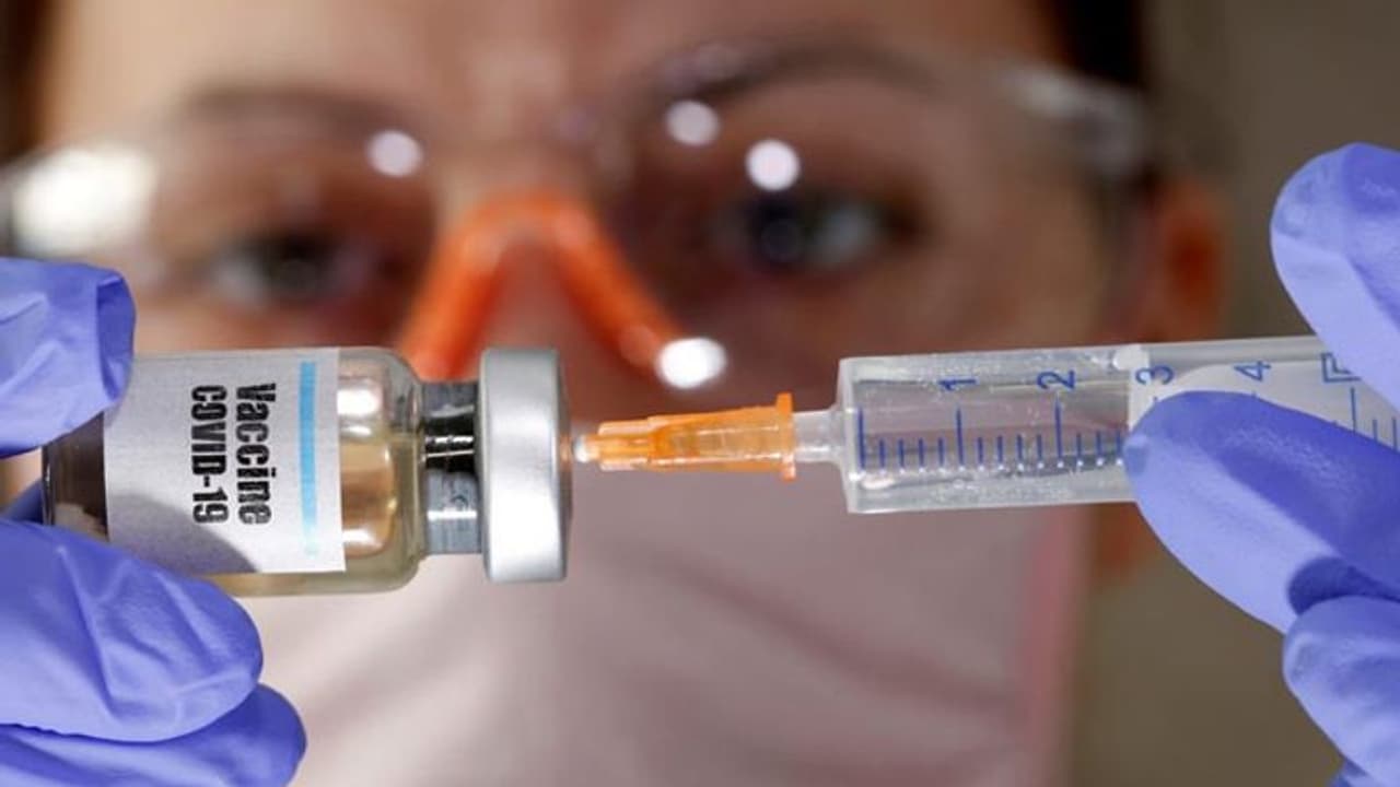 எல்லோருக்கும் தடுப்பூசி பேட 80 ஆயிரம் கோடி செலவாகும்: இவ்வளவு பணம் இருக்கிறதா. பூனவல்லா கேள்வி. எல்லோருக்கும் தடுப்பூசி பேட 80 ஆயிரம் கோடி செலவாகும்: இவ்வளவு பணம் இருக்கிறதா. பூனவல்லா கேள்வி.