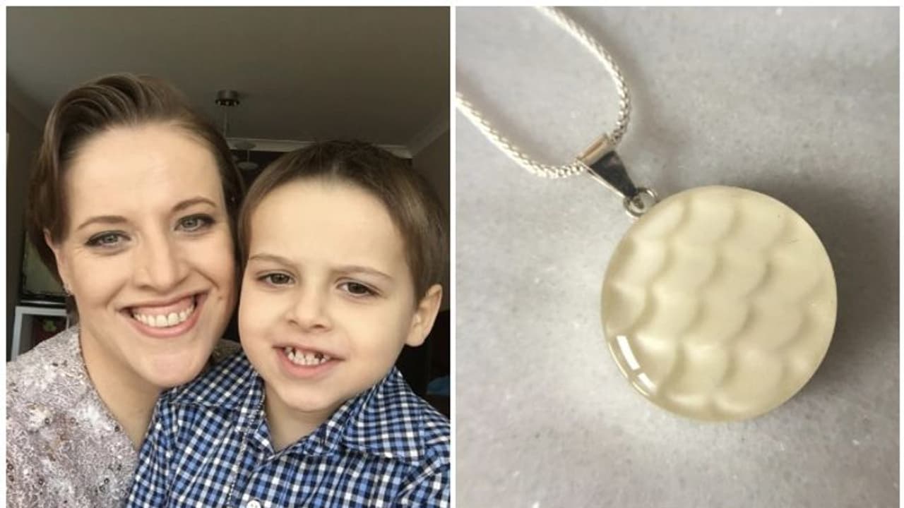 മുലപ്പാൽ, പൊക്കിൾക്കൊടി, ചിതാഭസ്മം ഡിഎൻഎ സാമ്പിളുകൾ ആഭരണങ്ങളാക്കി മാറ്റി ലക്ഷങ്ങൾ സമ്പാദിക്കുന്ന ഒരു വീട്ടമ്മ മുലപ്പാൽ, പൊക്കിൾക്കൊടി, ചിതാഭസ്മം ഡിഎൻഎ സാമ്പിളുകൾ ആഭരണങ്ങളാക്കി മാറ്റി ലക്ഷങ്ങൾ സമ്പാദിക്കുന്ന ഒരു വീട്ടമ്മ