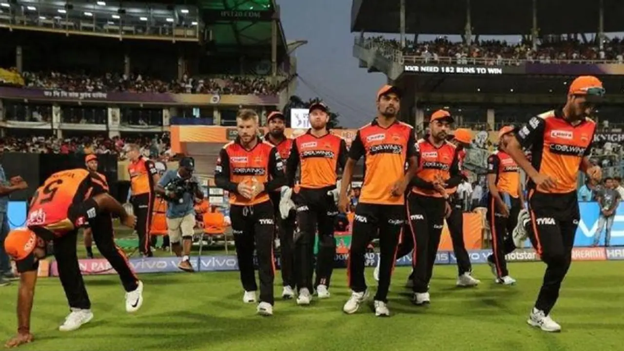 இந்தியாவை ஆட்டிப்படைக்கும் கொரோனா..! சன்ரைசர்ஸ் அணி உரிமையாளர்கள் ரூ.30 கோடி நிதியுதவி இந்தியாவை ஆட்டிப்படைக்கும் கொரோனா..! சன்ரைசர்ஸ் அணி உரிமையாளர்கள் ரூ.30 கோடி நிதியுதவி