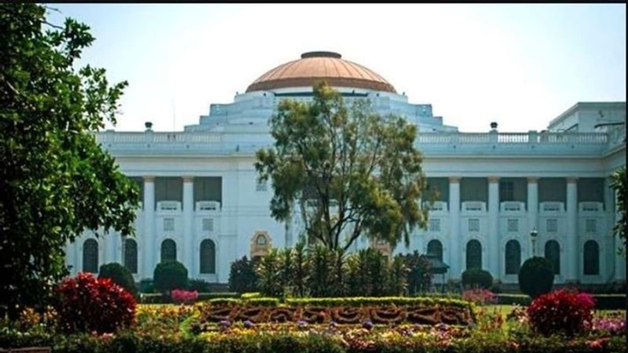 শুরু হচ্ছে বাদল অধিবেশন, বিধানসভায় করোনা পরীক্ষা হল স্পিকার থেকে বিধায়কদের শুরু হচ্ছে বাদল অধিবেশন, বিধানসভায় করোনা পরীক্ষা হল স্পিকার থেকে বিধায়কদের