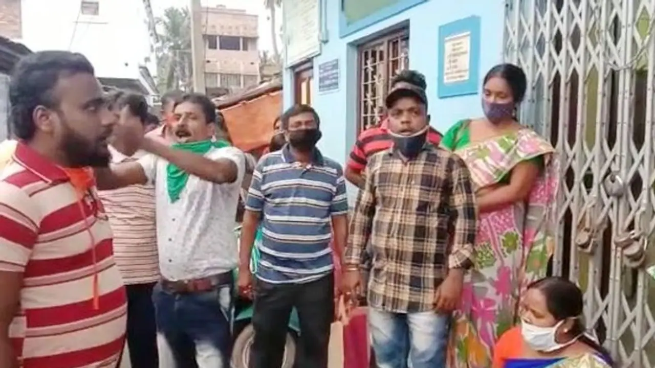 কাজের বরাত পাচ্ছে শুধু তৃণমূল, বিক্ষোভে পঞ্চায়েত অফিসে তালা ঝোলাল বিজেপি