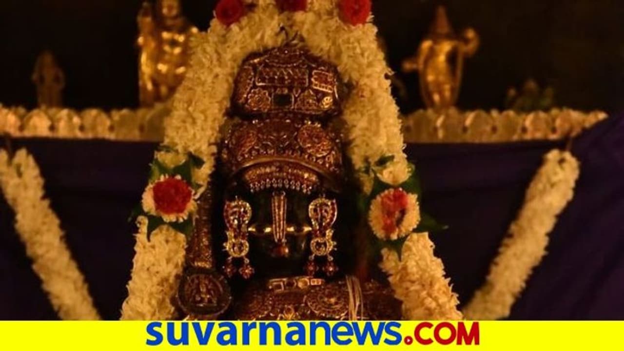 ಉಡುಪಿ ಮಠದ ಭಕ್ತರಿಗಿಲ್ಲ ಪ್ರವೇಶಕ್ಕೆ ಅವಕಾಶ ಉಡುಪಿ ಮಠದ ಭಕ್ತರಿಗಿಲ್ಲ ಪ್ರವೇಶಕ್ಕೆ ಅವಕಾಶ