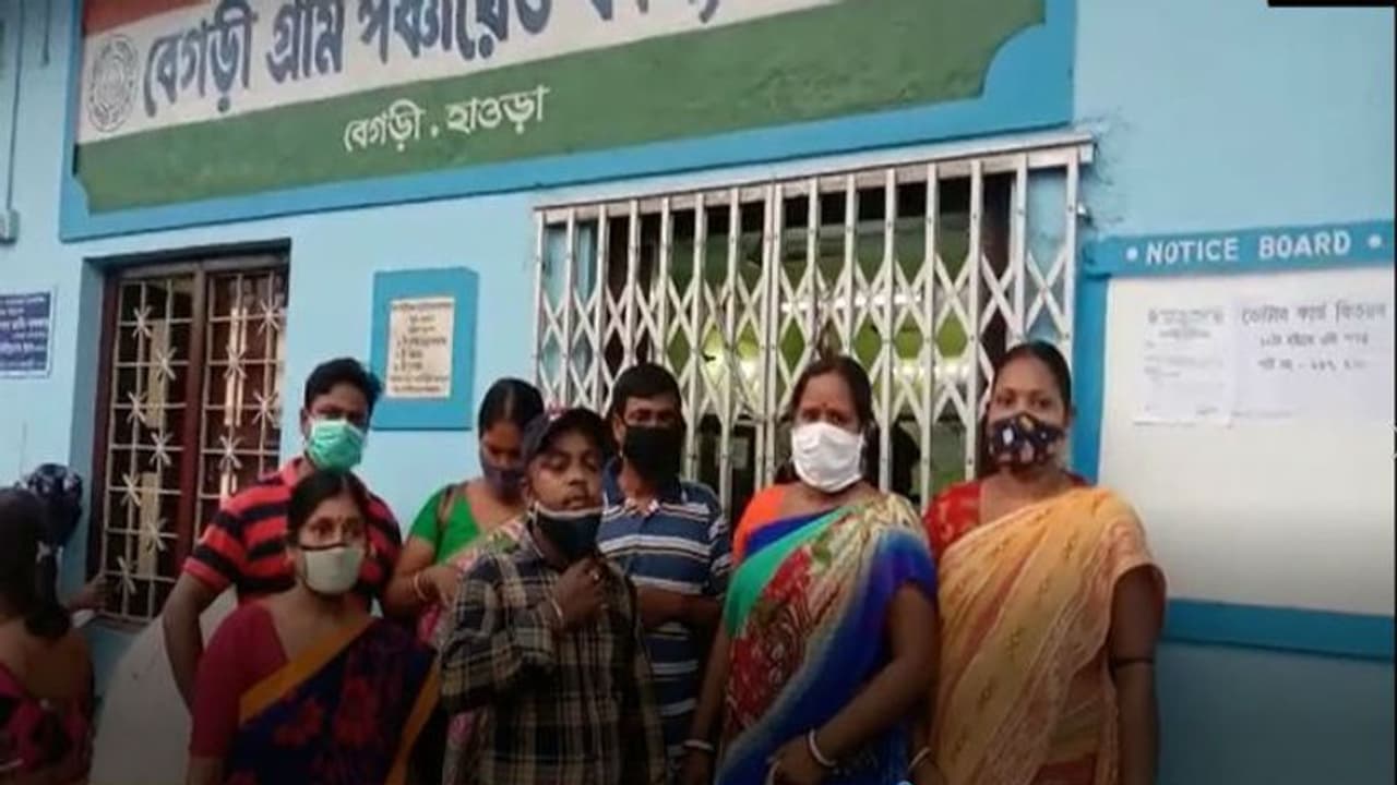 পঞ্চায়েত অফিসে তালাবন্দি উপপ্রধান সহ তৃণমূলের ১৩ জন, হাওড়ার ডোমজুড়ে উত্তেজনা পঞ্চায়েত অফিসে তালাবন্দি উপপ্রধান সহ তৃণমূলের ১৩ জন, হাওড়ার ডোমজুড়ে উত্তেজনা