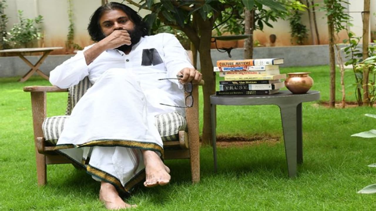 దుబ్బాక ఉప ఎన్నిక: పవన్ కల్యాణ్ తో మంత్రాంగం, బిజెపి చివరి అస్త్రం దుబ్బాక ఉప ఎన్నిక: పవన్ కల్యాణ్ తో మంత్రాంగం, బిజెపి చివరి అస్త్రం