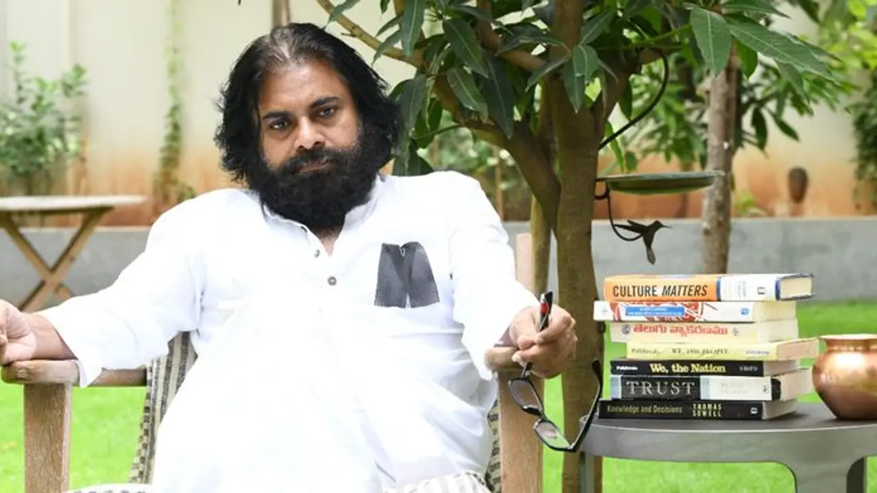 అది మోడీది కూడా.. జగన్‌ ఒక్కడిదే కాదు: జగనన్న విద్యాకానుకపై పవన్ విమర్శలు