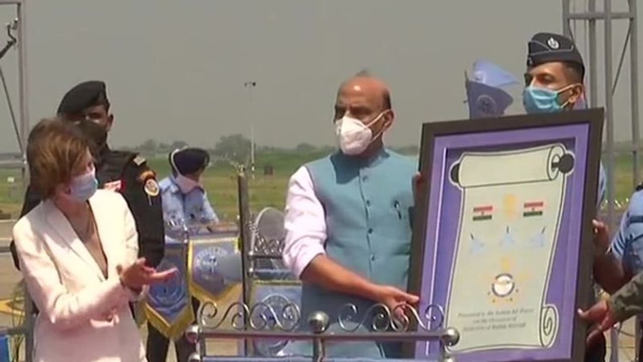 লাদাখ সীমান্তে উত্তেজনার মাঝেই রাজনাথের উপস্থিতিতে বায়ুসেনায় রাফাল, ঐতিহাসিক মুহূর্তের স্বাক্ষী ফ্রান্সও