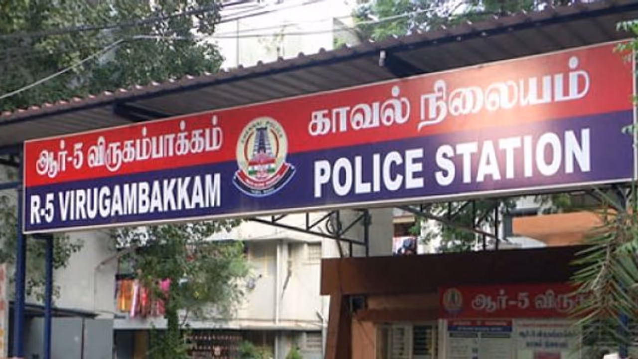 விஜய் படத்தை வைத்து பண மோசடி... பிரபல இயக்குநர் மீது பரபரப்பு புகார்...!