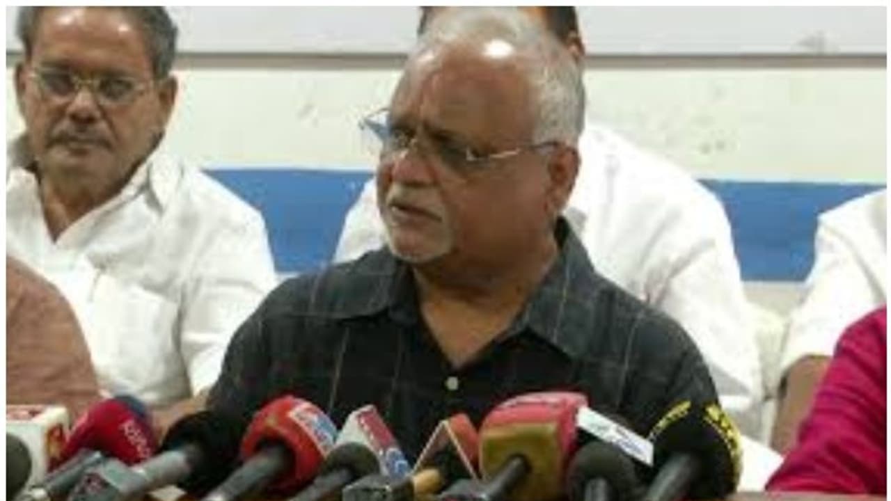 എൽജെഡി ജെഡിഎസ് ലയനം വൈകും: ലയനം നടക്കുമോയെന്നത് കാലത്തിനേ പറയാനാകൂ എന്നും ശ്രേയാംസ് കുമാര് എൽജെഡി ജെഡിഎസ് ലയനം വൈകും: ലയനം നടക്കുമോയെന്നത് കാലത്തിനേ പറയാനാകൂ എന്നും ശ്രേയാംസ് കുമാര്