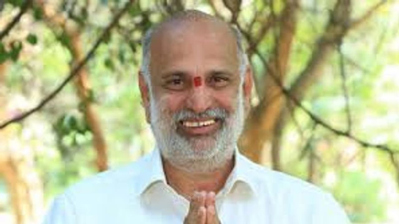 ಹುಬ್ಬಳ್ಳಿ: ಮಾಜಿ ಸಚಿವ ಶಿವರಾಮ್ ಹೆಬ್ಬಾರ್ ಕಾರು ಅಪಘಾತ