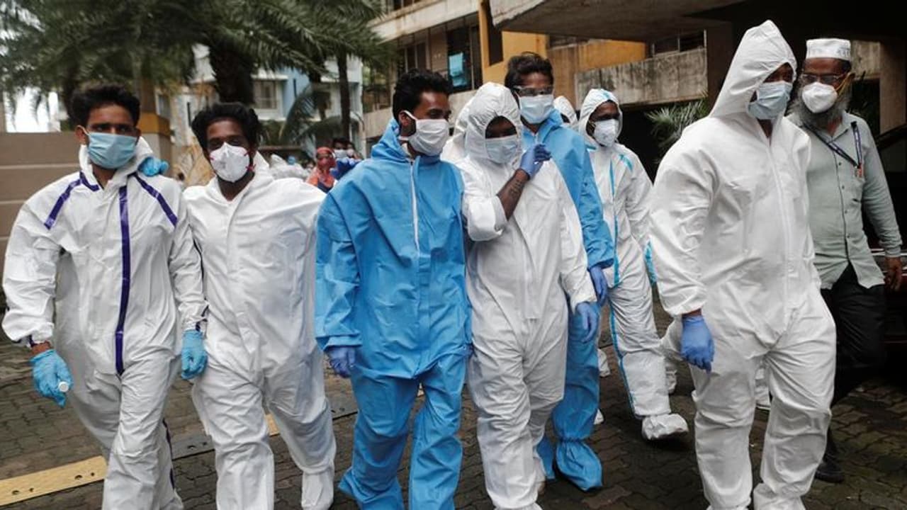 பொதுமக்களுக்கு அதிர்ச்சி தகவல்... ஒரே நாளில் ஒரு லட்சத்தை நெருங்கிய கொரோனா பாதிப்பு.. அலறும் மத்திய அரசு..! பொதுமக்களுக்கு அதிர்ச்சி தகவல்... ஒரே நாளில் ஒரு லட்சத்தை நெருங்கிய கொரோனா பாதிப்பு.. அலறும் மத்திய அரசு..!