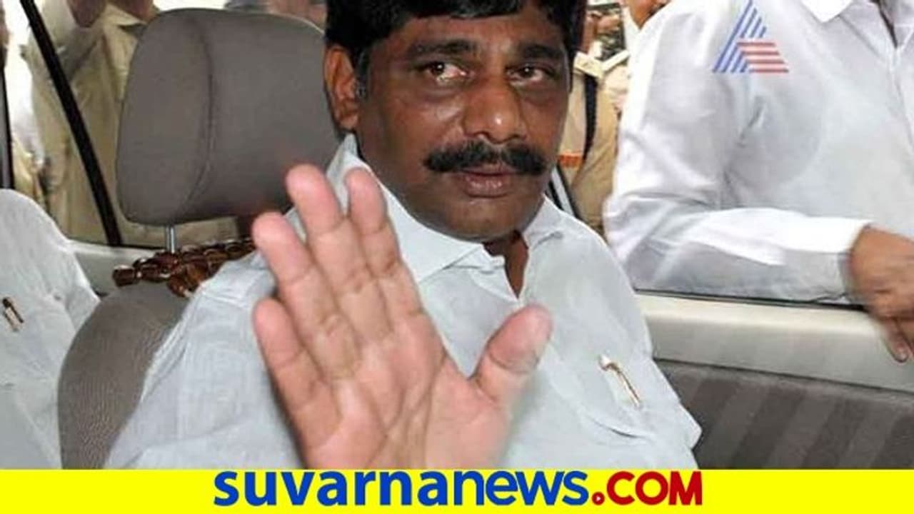 ಯೋಗೇಶ್ವರ್ ಒಬ್ಬ ಮೋಸಗಾರ : ಡಿಕೆ ಸುರೇಶ್ ಯೋಗೇಶ್ವರ್ ಒಬ್ಬ ಮೋಸಗಾರ : ಡಿಕೆ ಸುರೇಶ್