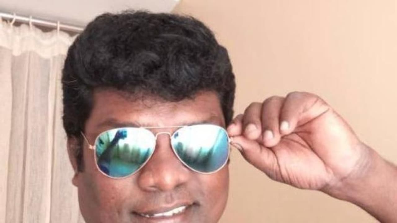 விஜய் டிவி காமெடி புயல் "வடிவேல்" பாலாஜி திடீர் மரணம்... அதிர்ச்சியில் உறைந்த ரசிகர்கள்..! விஜய் டிவி காமெடி புயல் "வடிவேல்" பாலாஜி திடீர் மரணம்... அதிர்ச்சியில் உறைந்த ரசிகர்கள்..!