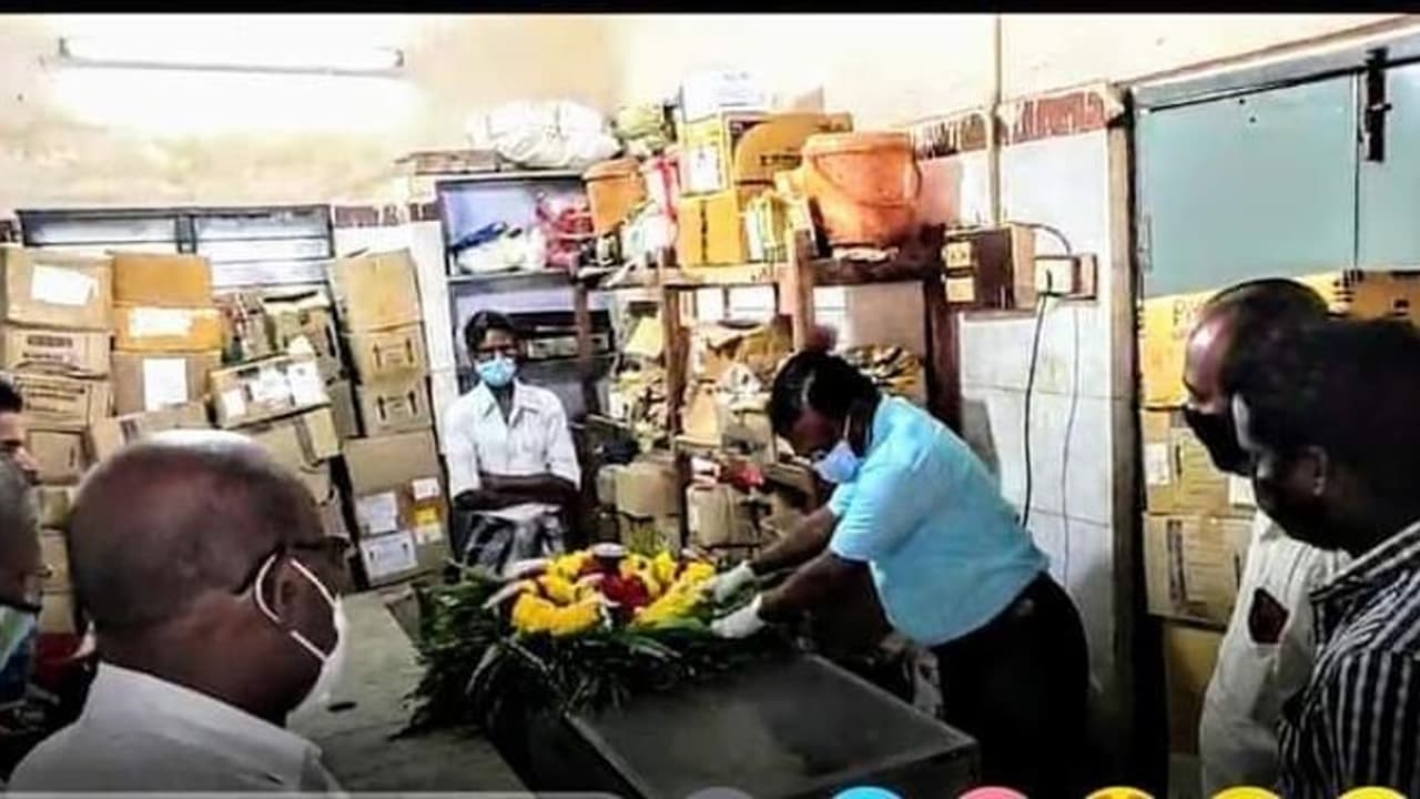 மருத்துவராக வேண்டும் என்கிற மாயையிலிருந்து முதலில் விடுபடுங்கள்..!! விக்னேஷ் உடலை பார்த்து கதறிய திருமாவளவன்.