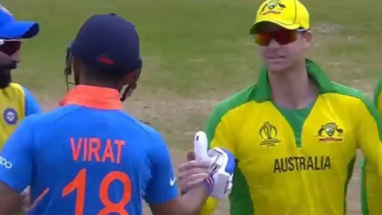 விராட் கோலி தான் வேற யாரு..? ரசிகரின் கேள்விக்கு தயக்கமே இல்லாமல் டக்குனு பதில் சொன்ன ஸ்மித் விராட் கோலி தான் வேற யாரு..? ரசிகரின் கேள்விக்கு தயக்கமே இல்லாமல் டக்குனு பதில் சொன்ன ஸ்மித்