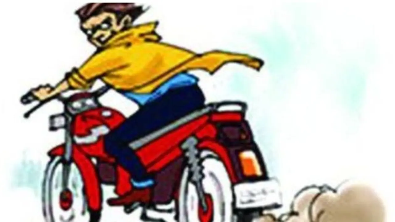 ബസ് ഡ്രൈവറുടെ ബൈക്ക് മോഷ്ടിച്ചുകടന്നു, അതേ ഡ്രൈവറുടെ ബസിനു പിന്നിലിടിച്ചു കയറി കള്ളന്! ബസ് ഡ്രൈവറുടെ ബൈക്ക് മോഷ്ടിച്ചുകടന്നു, അതേ ഡ്രൈവറുടെ ബസിനു പിന്നിലിടിച്ചു കയറി കള്ളന്!