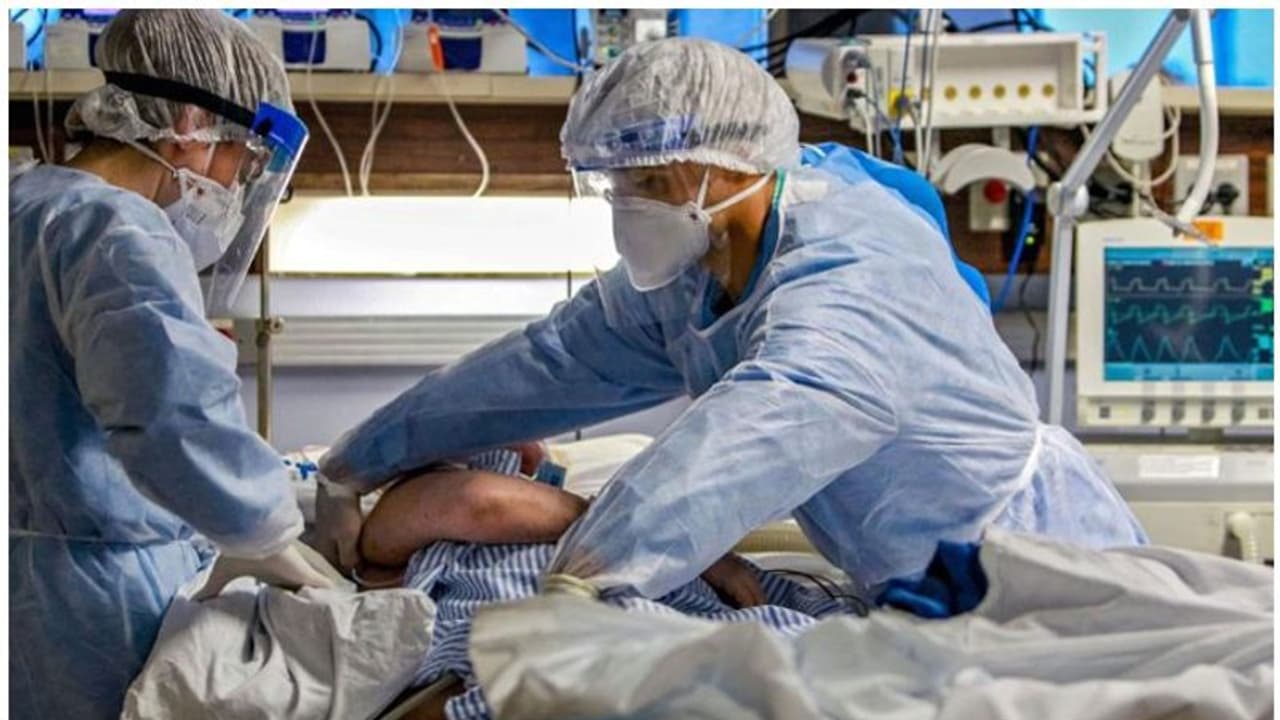 இந்தியாவில் இதுவரை இல்லாத பேரதிர்ச்சி..!! கொரோனா தொற்றில் அமெரிக்காவை அடித்து தூக்கப் போகும் ஆபத்து..!!