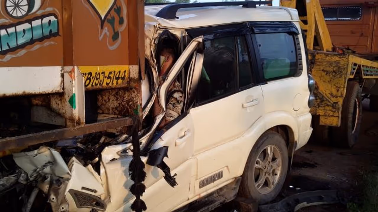 కర్ణాటకలో రోడ్డు ప్రమాదం: గర్భిణీ సహా ఏడుగురు మృతి కర్ణాటకలో రోడ్డు ప్రమాదం: గర్భిణీ సహా ఏడుగురు మృతి