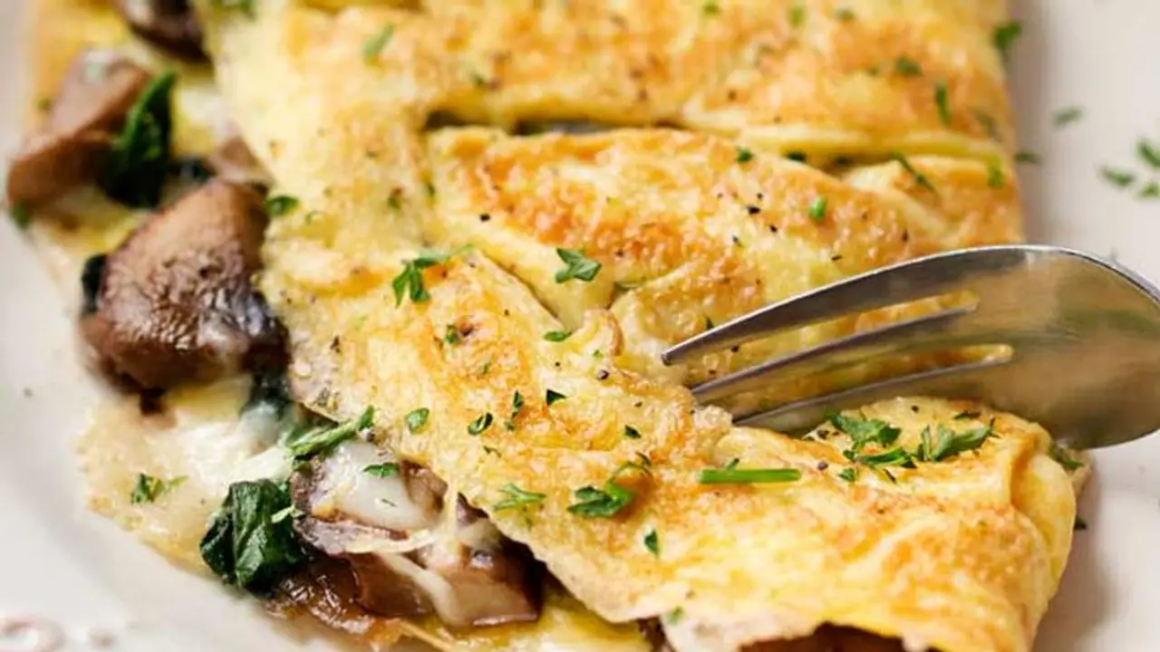 চায়ের আড্ডা জমে উঠুক এই পদে, মন পেট দুই ভরান চিজি চিকেন অমলেট দিয়ে চায়ের আড্ডা জমে উঠুক এই পদে, মন পেট দুই ভরান চিজি চিকেন অমলেট দিয়ে