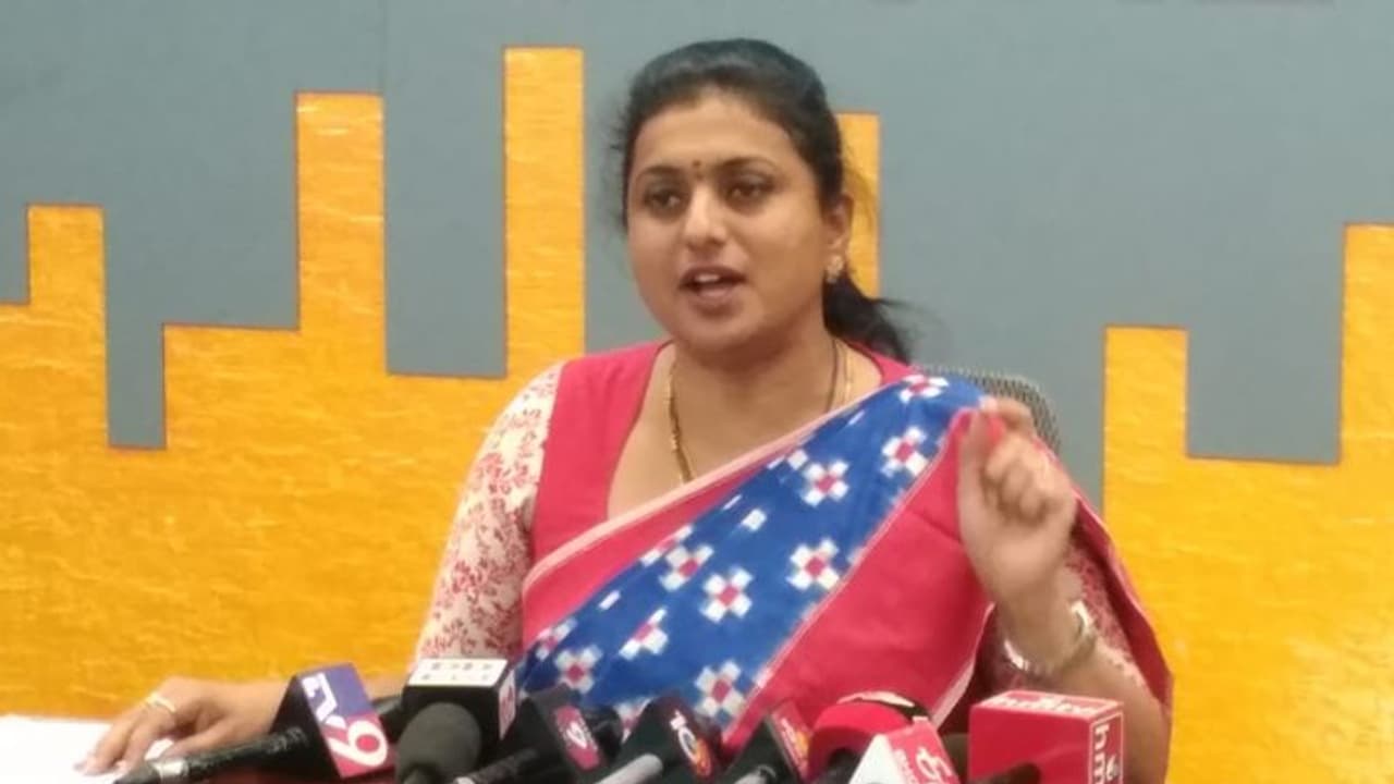 నాడు నన్ను ఓడించే యత్నం, నేడు రెబెల్స్ను దింపారు: స్వంత పార్టీ నేతలపై రోజా సంచలనం నాడు నన్ను ఓడించే యత్నం, నేడు రెబెల్స్ను దింపారు: స్వంత పార్టీ నేతలపై రోజా సంచలనం