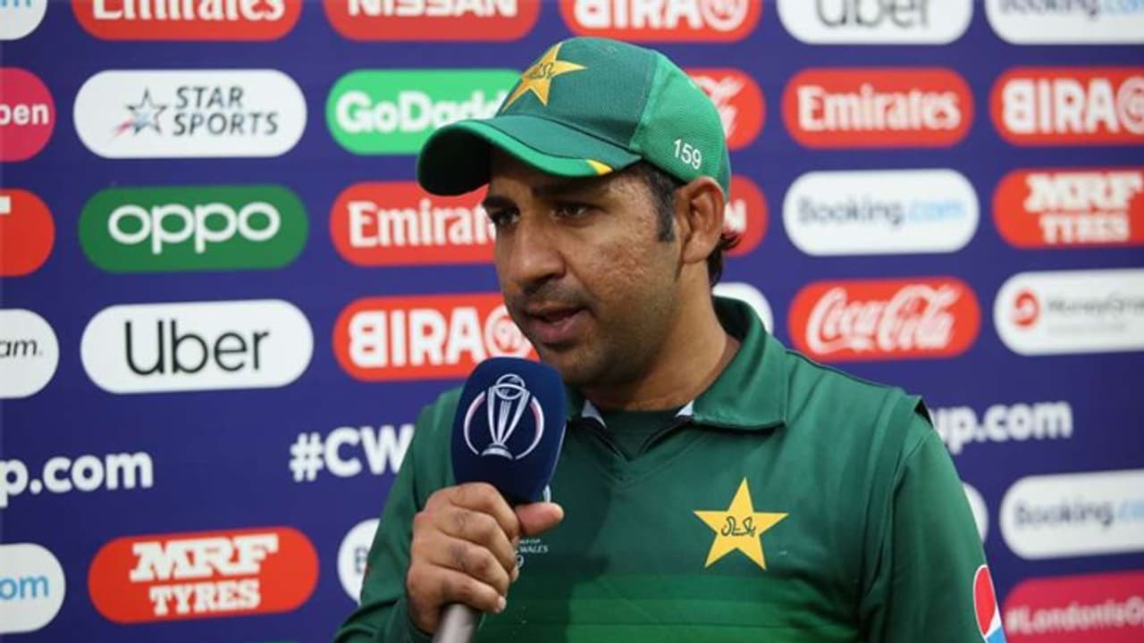 ഏഷ്യാ കപ്പ്: ആ കാരണത്താല് ഇന്ത്യയേക്കാള് മുന്തൂക്കം പാകിസ്ഥാന്; വാക്പോര് തുടങ്ങി സര്ഫറാസ് അഹമ്മദ് ഏഷ്യാ കപ്പ്: ആ കാരണത്താല് ഇന്ത്യയേക്കാള് മുന്തൂക്കം പാകിസ്ഥാന്; വാക്പോര് തുടങ്ങി സര്ഫറാസ് അഹമ്മദ്