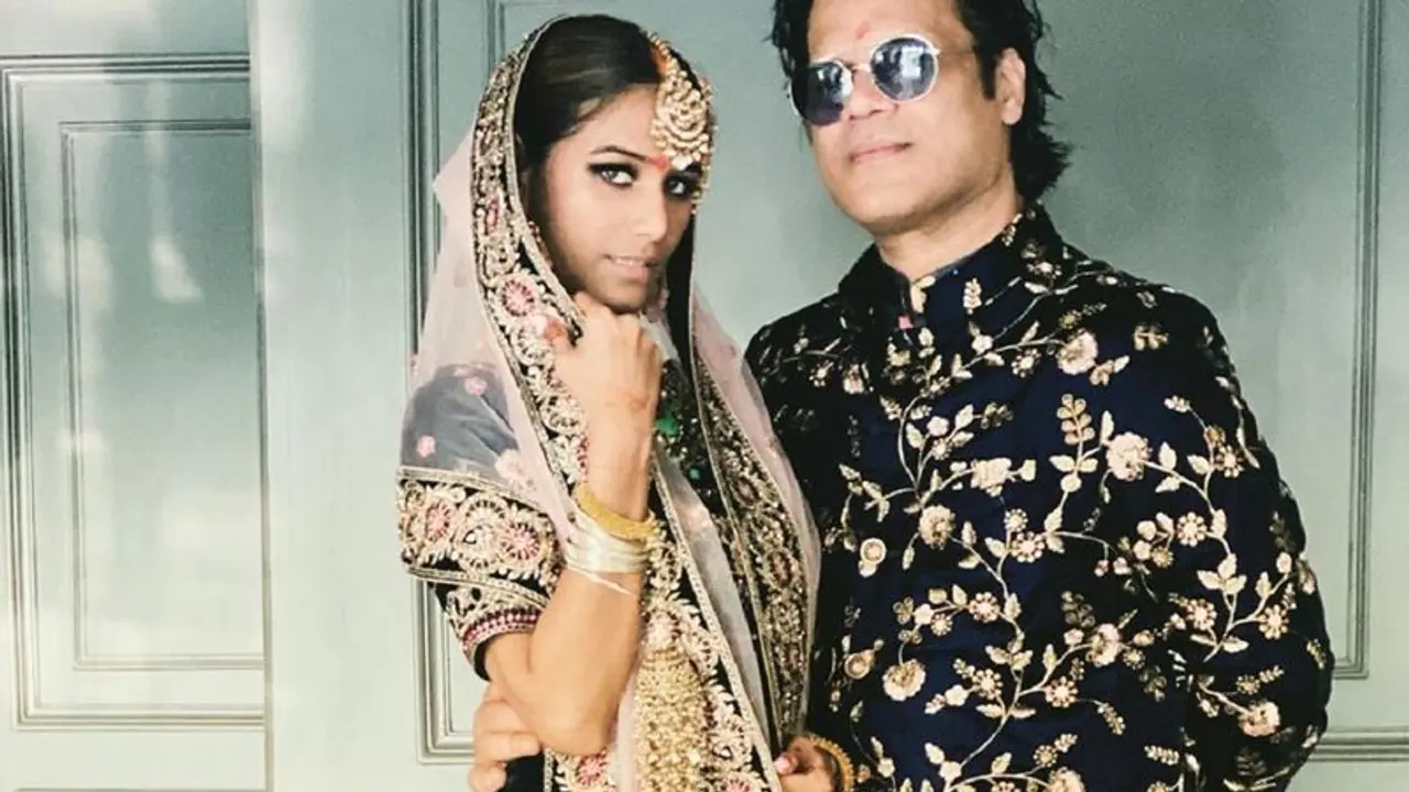 নেটদুনিয়ার 'সেক্স বম্ব' পুনম, আবদ্ধ হলেন বিয়ের বন্ধবে