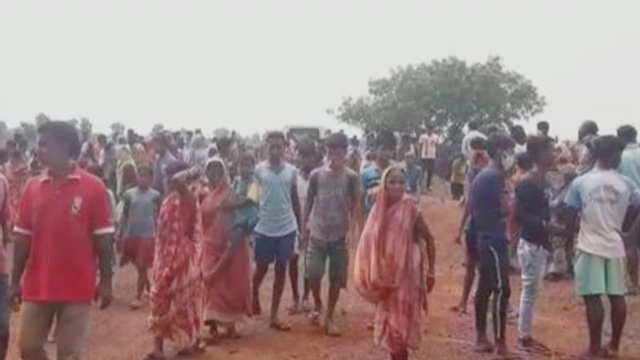 হাতির পাল থেকে বাঁচতে জমিতে বিদ্যুতের বেড়া, তড়িতাহত হয়ে মৃত্যু গবাদি পশুর হাতির পাল থেকে বাঁচতে জমিতে বিদ্যুতের বেড়া, তড়িতাহত হয়ে মৃত্যু গবাদি পশুর