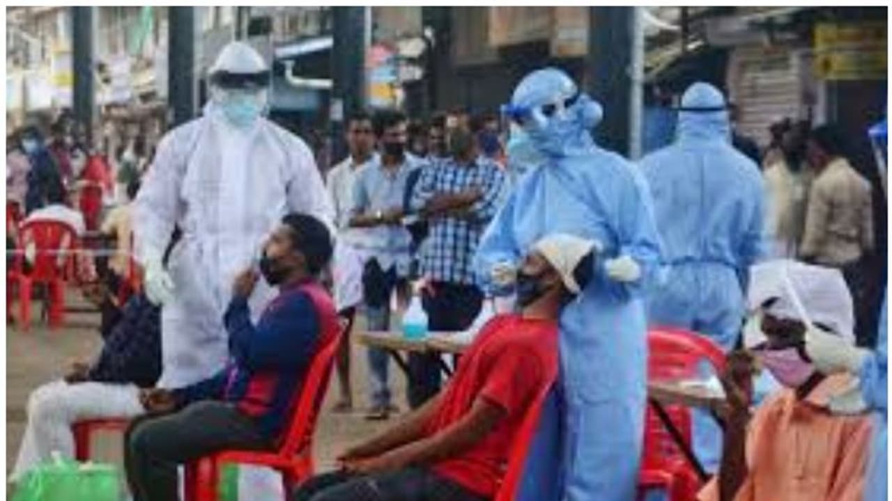 ഇന്ന് സമ്പർക്കരോഗികൾ 2738; 285 കേസുകളിൽ ഉറവിടം വ്യക്തമല്ല; 52 ആരോഗ്യ പ്രവര്ത്തകർക്കു കൂടി കൊവിഡ് ഇന്ന് സമ്പർക്കരോഗികൾ 2738; 285 കേസുകളിൽ ഉറവിടം വ്യക്തമല്ല; 52 ആരോഗ്യ പ്രവര്ത്തകർക്കു കൂടി കൊവിഡ്