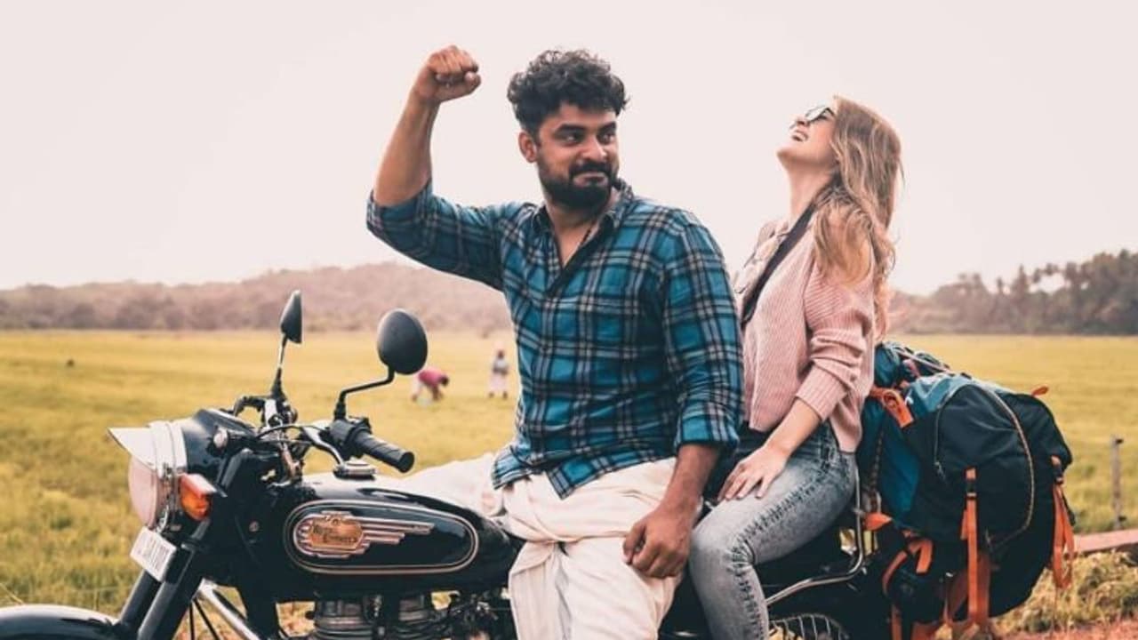 'കിലോമീറ്റേഴ്സ്' ഓണം സൂപ്പര്ഹിറ്റ്? ബാര്ക് റേറ്റിംഗ് പുറത്തുവിട്ട് ടൊവീനോ 'കിലോമീറ്റേഴ്സ്' ഓണം സൂപ്പര്ഹിറ്റ്? ബാര്ക് റേറ്റിംഗ് പുറത്തുവിട്ട് ടൊവീനോ