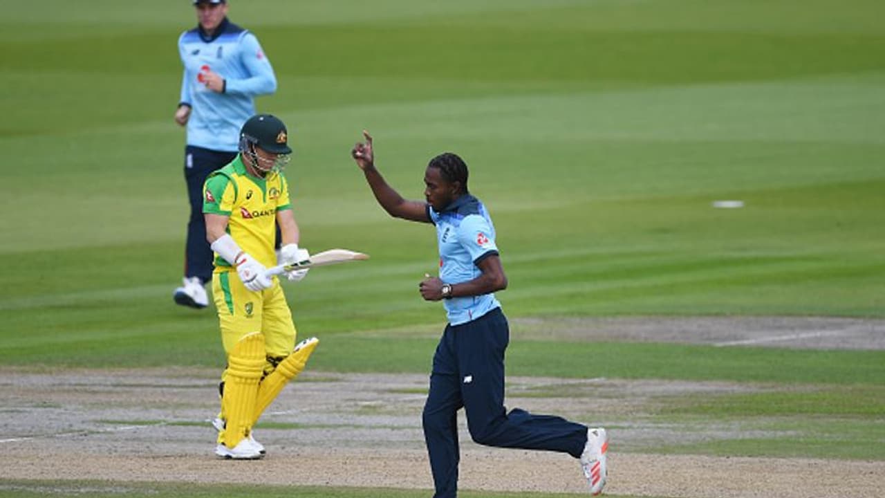 ஆர்ச்சரின் வேற லெவல் பவுலிங்.. சில நொடிகள் அதிர்ந்து நின்ற வார்னர்.. வேற யாரா இருந்தாலும் இதே கதிதான்.. வீடியோ