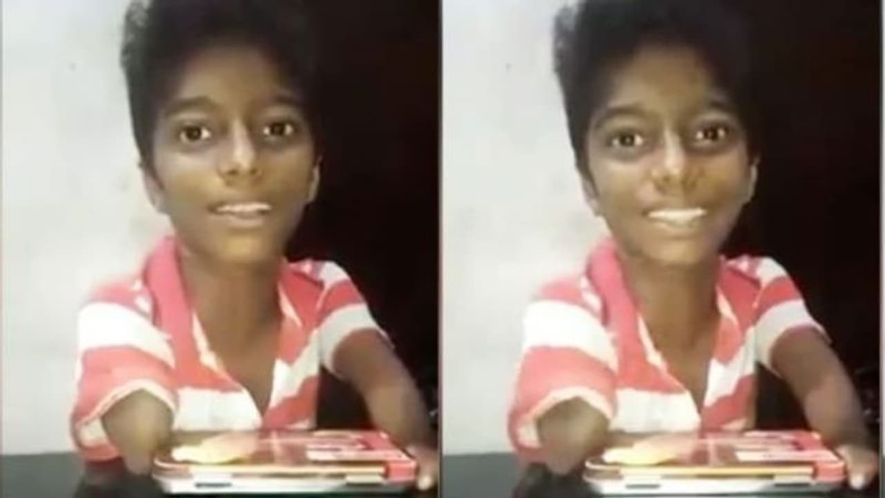 പരിമിതികളെ കാറ്റിൽ പറത്തി ബോക്സിൽ താള വിസ്മയം തീർത്ത് കൊച്ചുമിടുക്കൻ; ഹൃദ്യം ഈ വീഡിയോ പരിമിതികളെ കാറ്റിൽ പറത്തി ബോക്സിൽ താള വിസ്മയം തീർത്ത് കൊച്ചുമിടുക്കൻ; ഹൃദ്യം ഈ വീഡിയോ