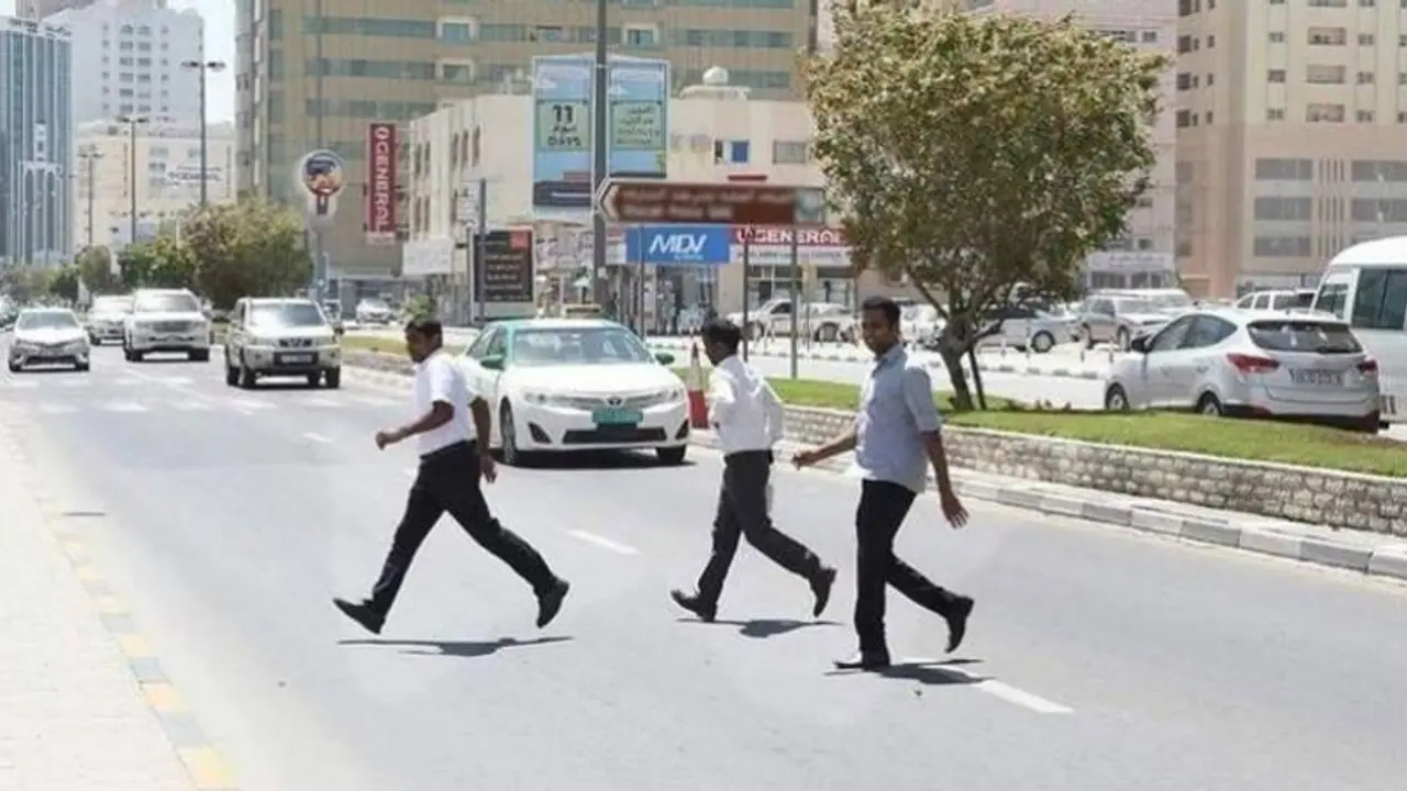 അബുദാബിയില് റോഡ് 'ക്രോസ് ചെയ്ത്' പിഴ കിട്ടിയത് അര ലക്ഷത്തോളം പേര്ക്ക്; പിടികൂടാന് സ്മാര്ട്ട് റഡാറുകള് അബുദാബിയില് റോഡ് 'ക്രോസ് ചെയ്ത്' പിഴ കിട്ടിയത് അര ലക്ഷത്തോളം പേര്ക്ക്; പിടികൂടാന് സ്മാര്ട്ട് റഡാറുകള്