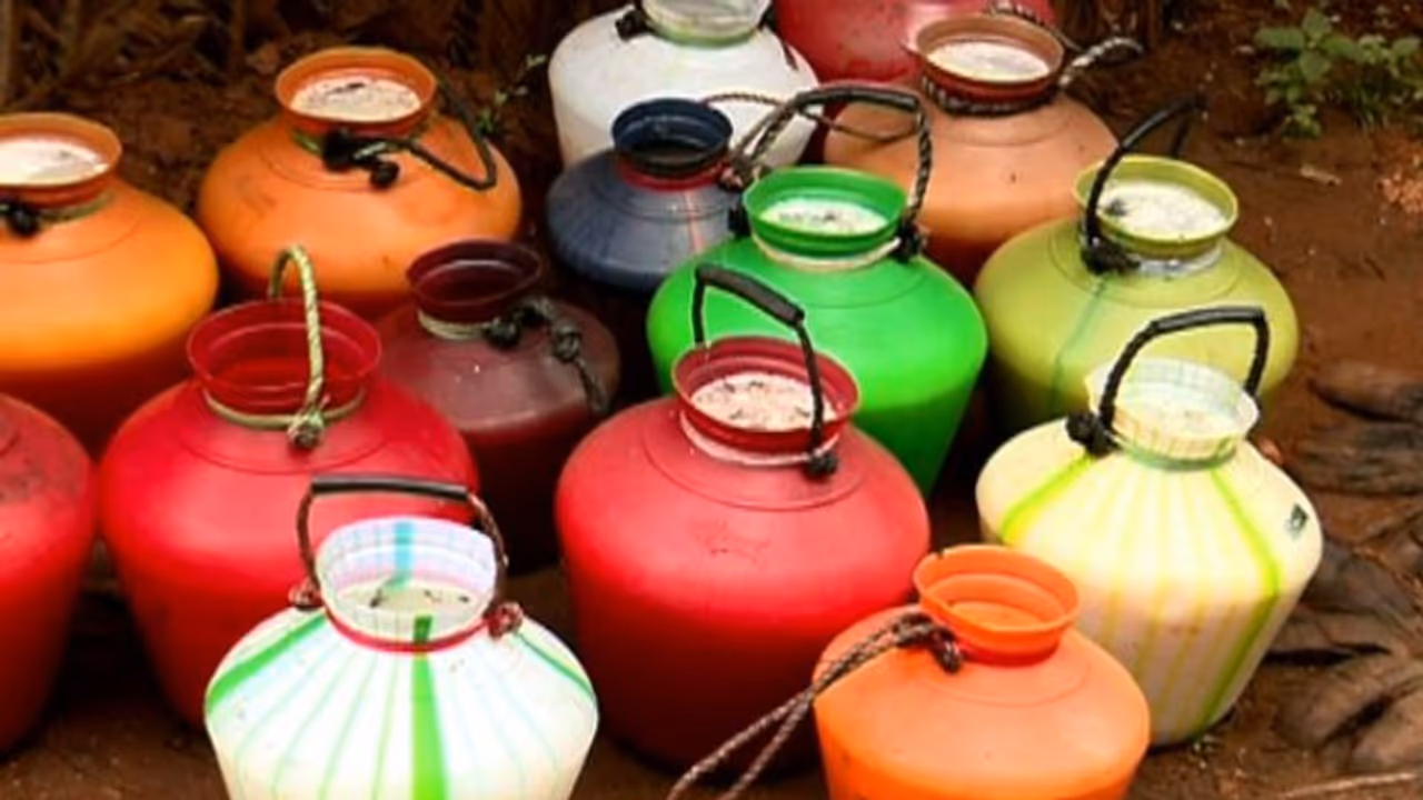 వికారాబాద్ జిల్లాలో కల్తీకల్లుకు ఇద్దరు బలి: 200 మందికి అస్వస్థత