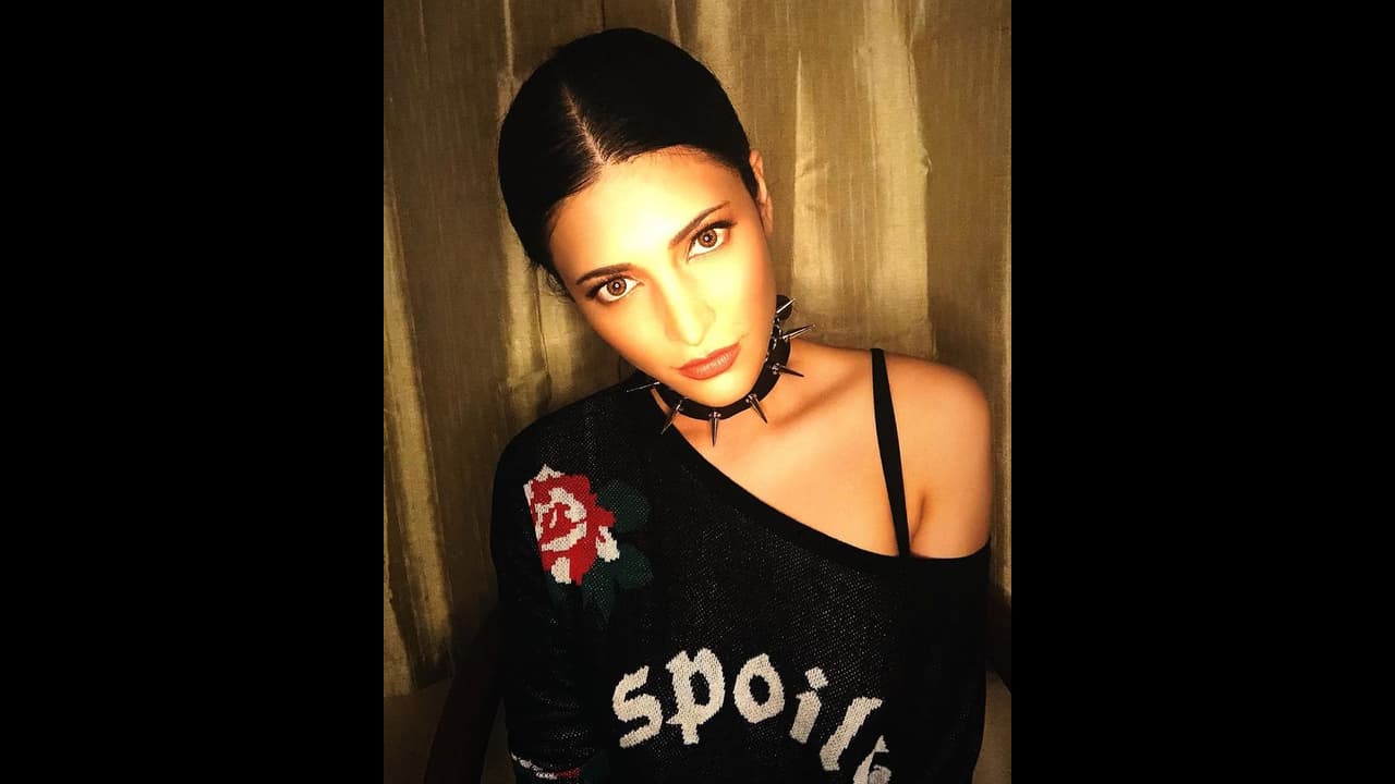 சண்டை பயிற்சியில் ஈடுபடும் நடிகை சுருதிஹாசன் வைரலாகும் வீடியோ.! சண்டை பயிற்சியில் ஈடுபடும் நடிகை சுருதிஹாசன் வைரலாகும் வீடியோ.!