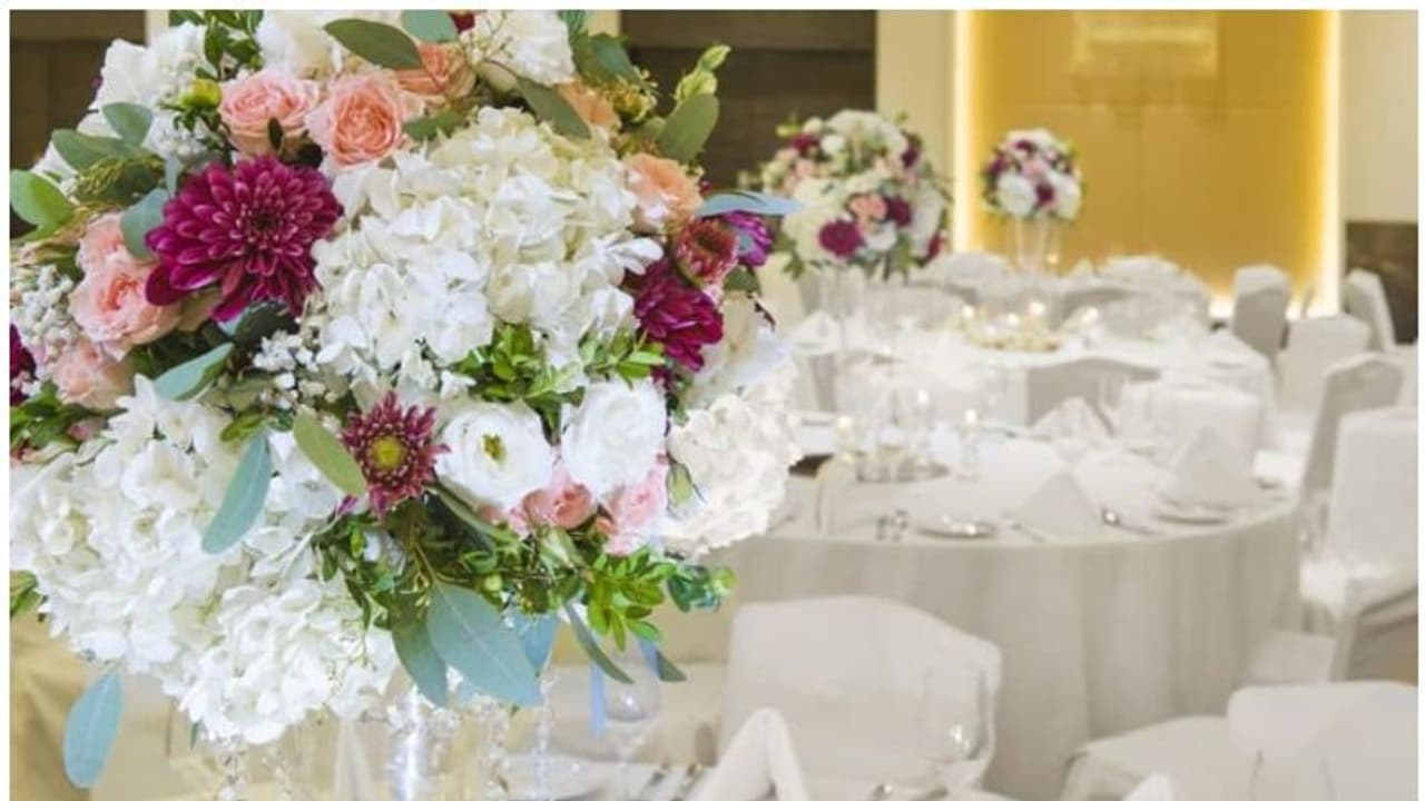 നിയന്ത്രണം മറികടന്ന് അതിഥികളുടെ തിരക്ക്; റാസല്ഖൈമയില് വിവാഹ വേദിയ്ക്ക് 'പൂട്ട്', പിഴ ചുമത്തി നിയന്ത്രണം മറികടന്ന് അതിഥികളുടെ തിരക്ക്; റാസല്ഖൈമയില് വിവാഹ വേദിയ്ക്ക് 'പൂട്ട്', പിഴ ചുമത്തി